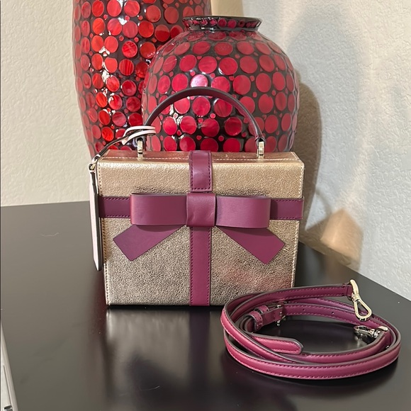 Kate Spade Wrapping Party Gift Box Crossbody - Picture 1 of 14